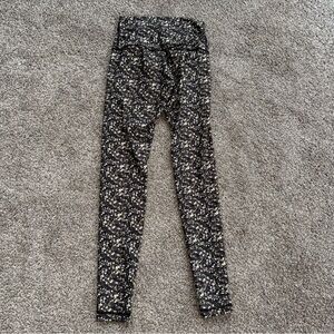Lululemon size 4 Brown/Tan/White Print Leggings 30 inch